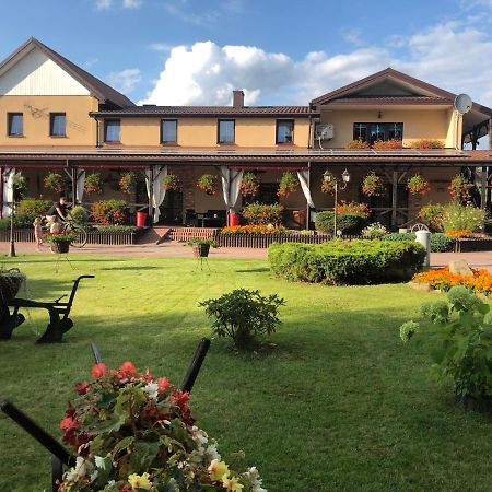 Stajnia Pod Debem Acomodação com café da manhã Starachowice Exterior foto