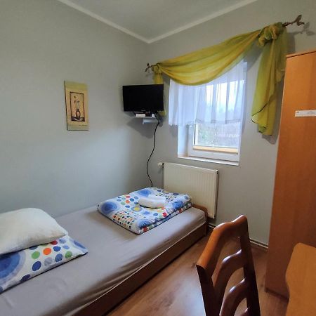 Stajnia Pod Debem Acomodação com café da manhã Starachowice Exterior foto