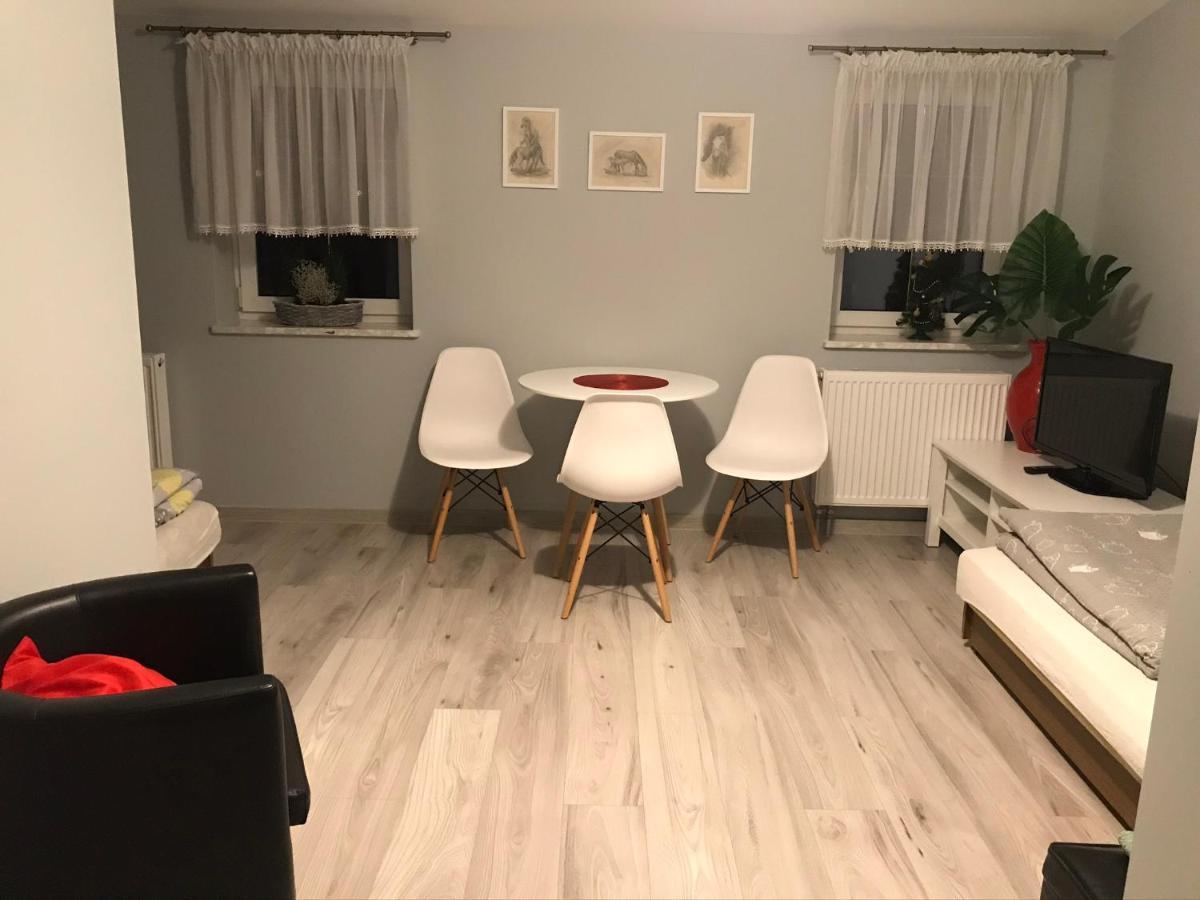 Stajnia Pod Debem Acomodação com café da manhã Starachowice Exterior foto