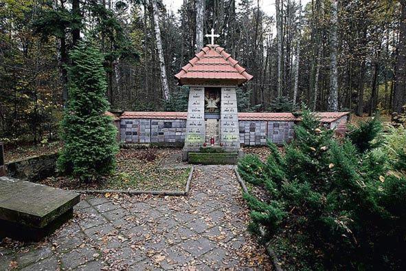 Stajnia Pod Debem Acomodação com café da manhã Starachowice Exterior foto