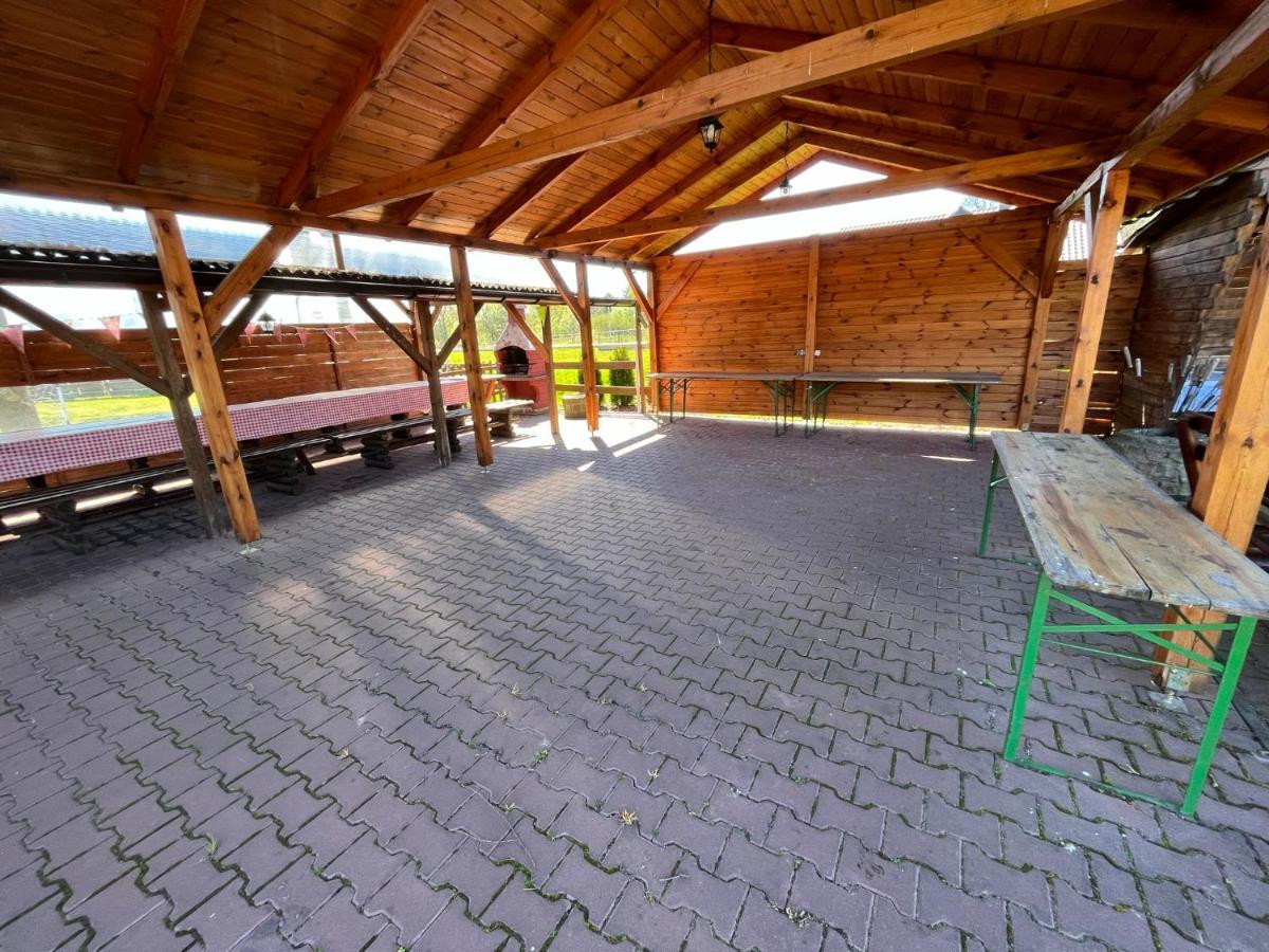 Stajnia Pod Debem Acomodação com café da manhã Starachowice Exterior foto
