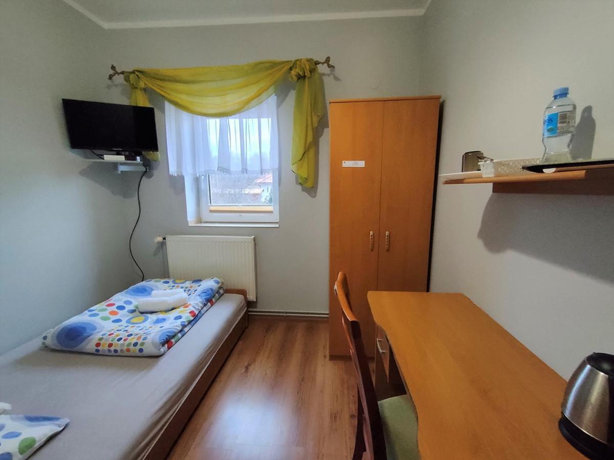 Stajnia Pod Debem Acomodação com café da manhã Starachowice Exterior foto