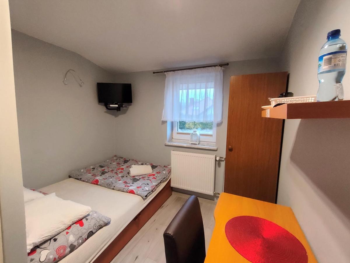 Stajnia Pod Debem Acomodação com café da manhã Starachowice Exterior foto
