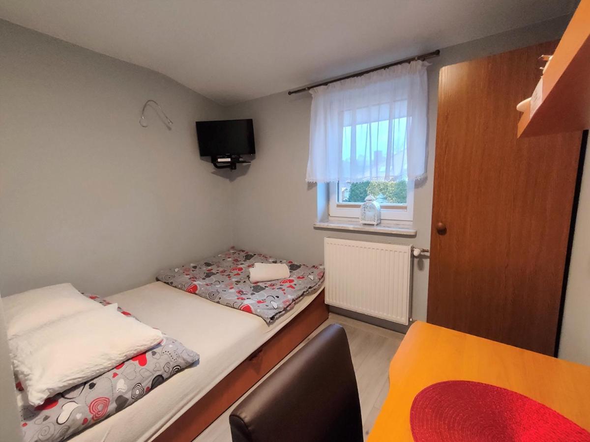 Stajnia Pod Debem Acomodação com café da manhã Starachowice Exterior foto