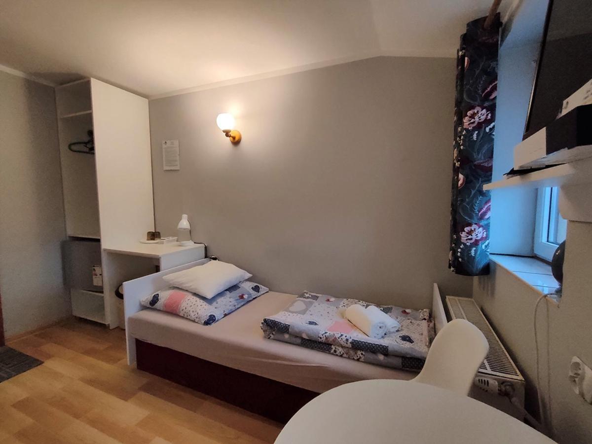 Stajnia Pod Debem Acomodação com café da manhã Starachowice Exterior foto
